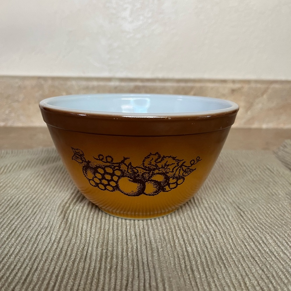 Vintage Pyrex Orchard Blossom bowl